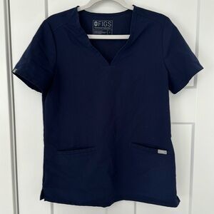 Figs Navy casa top size small.